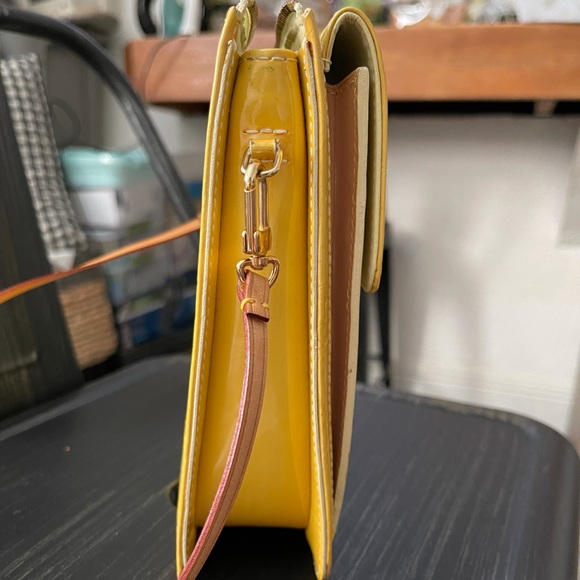 Yellow louis vuitton vernis bag - Picture 3 of 7